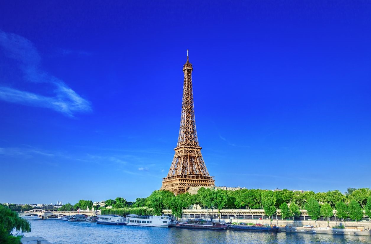 image of the eiffel tower in paris by a waterway